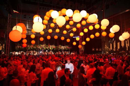 How to Precisely Control Hundreds of Kinetic Lights for Stunning Performances?